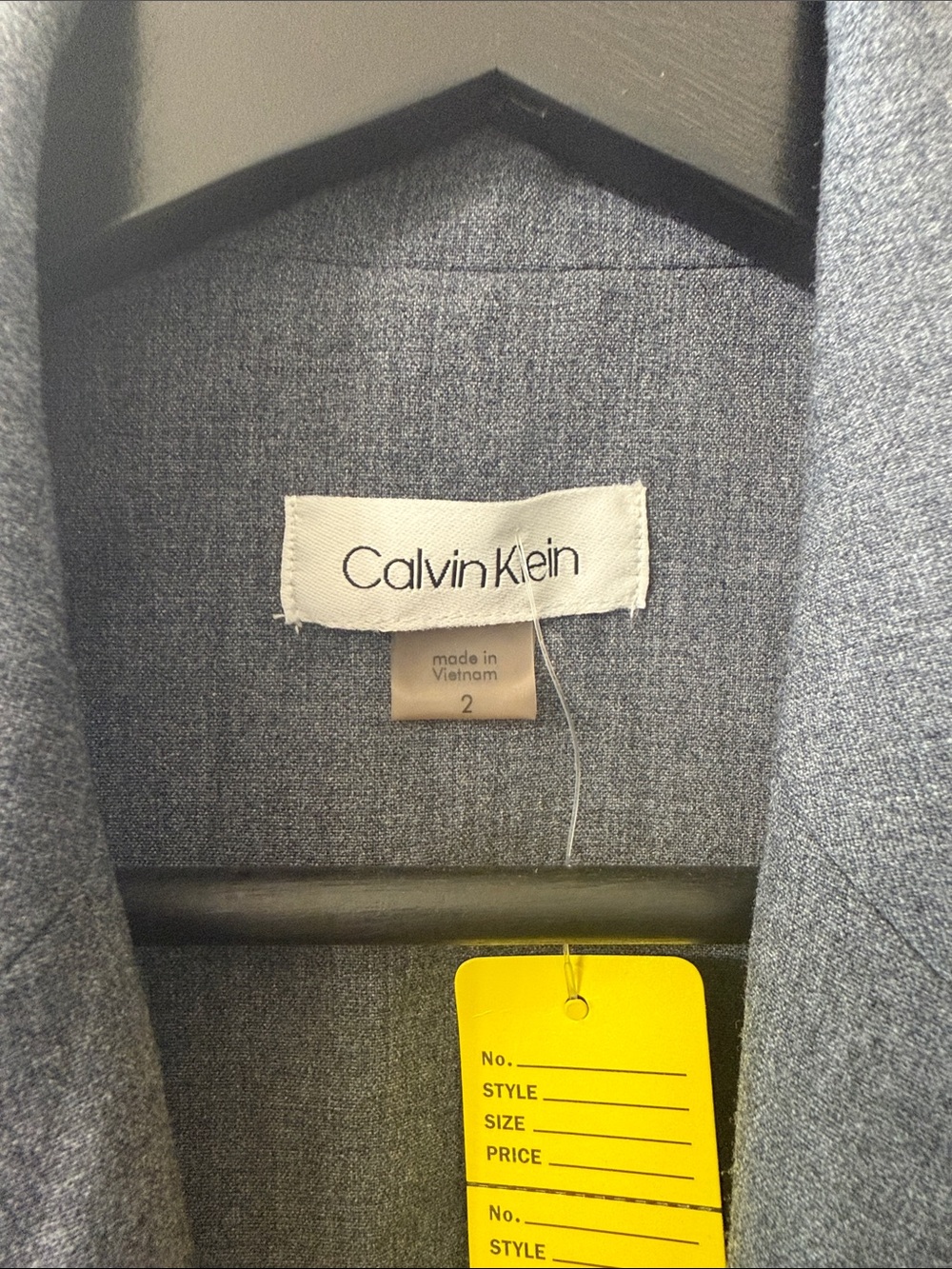 Calvin Klein - Picture 3 of 12